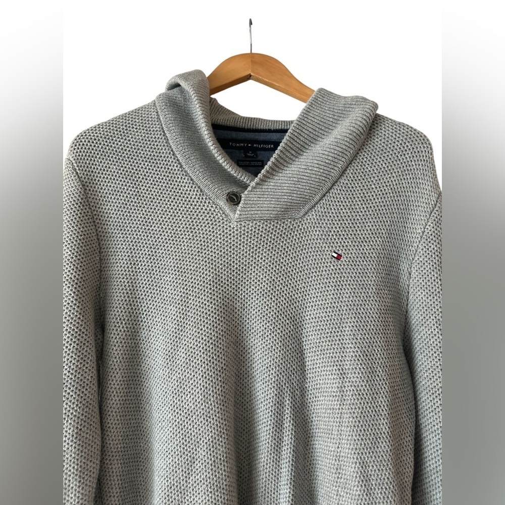 Tommy Hilfiger Men's V-Neck Gray Knit Sweater Cotton/Wool Blend - Picture 2 of 5